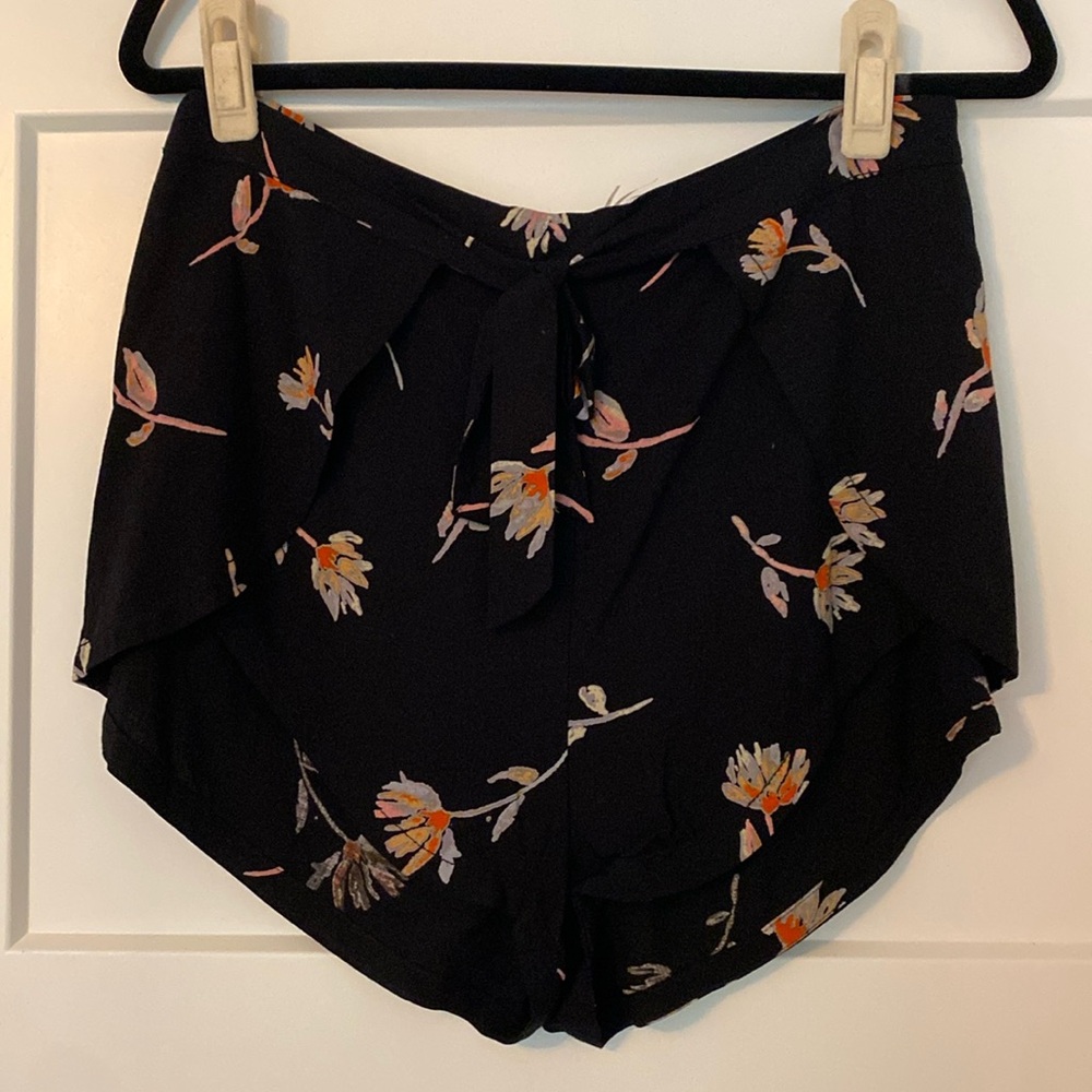 Urban outfitters blowy bowtie shorts